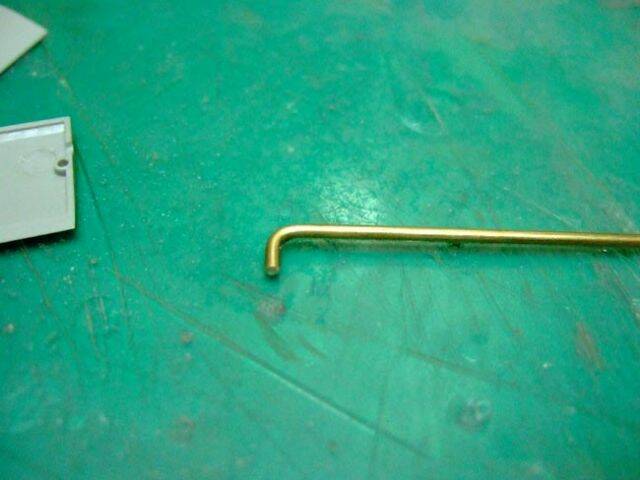 準備一節1.6mm青銅棒-並將前端彎曲